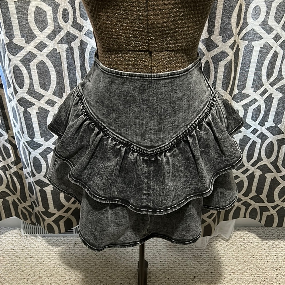 Size 7 retro style black stone washed denim skirt